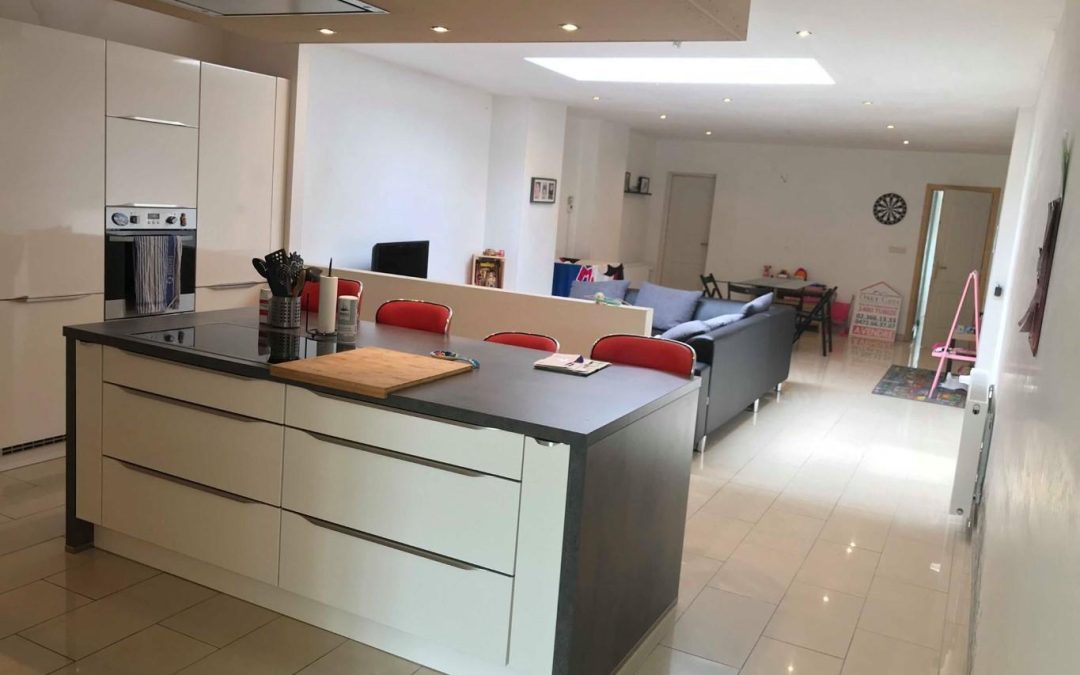 Spacieuse maison entièrement rénovée de 4 chambres