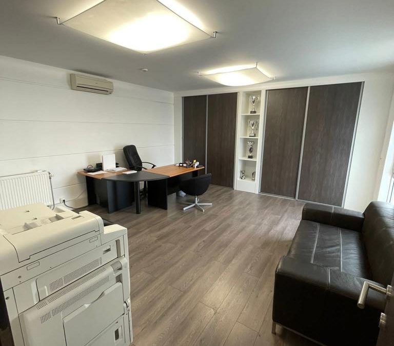 Bureau idéalement situé à louer !