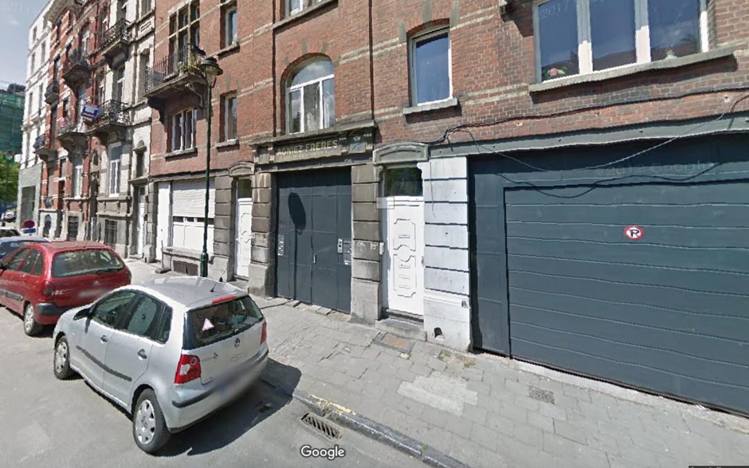 9 garages et 4 caves!!